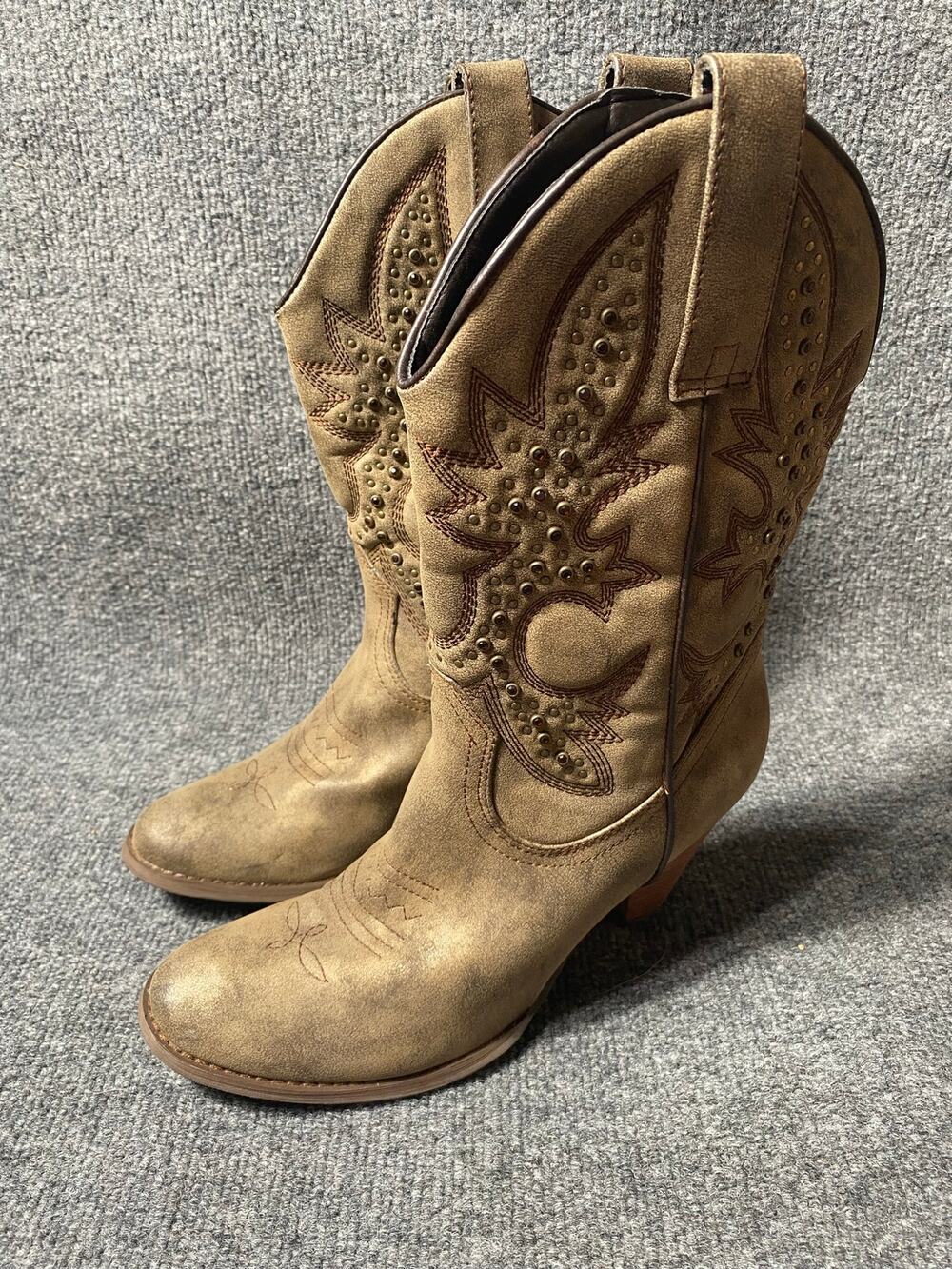 Very Volatile Cowboy Boots Size 10 Pull On Studded Embroidered Taupe Tan Ranch